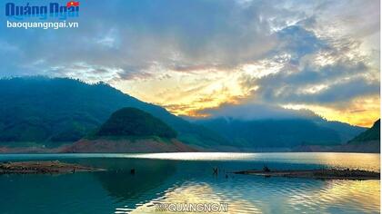 Hoang_hon_tren_Ho_ad2f2